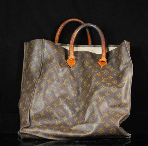 Classic Louis Vuitton Bags Auction .